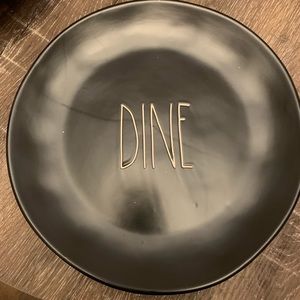 Rae Dunn 11in dinner plates 4pc